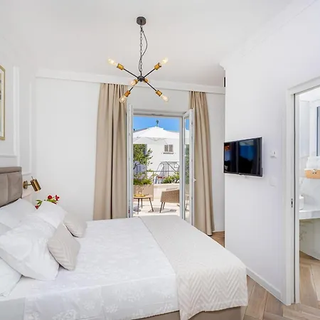 Πανσιόν D&l, Free Parking On-site 3*