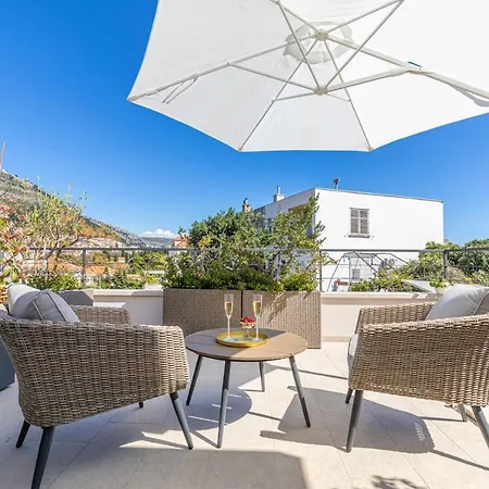 Πανσιόν D&l, Free Parking On-site