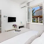 D&l, Free Parking On-site 3*