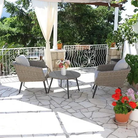 D&l, Available Parking On-site Casa de hóspedes 3*