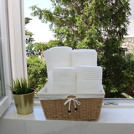 D&l, Free Parking On-site 3*