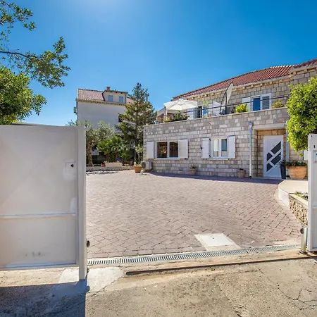 D&l, Available Parking On-site 3* Dubrovnik