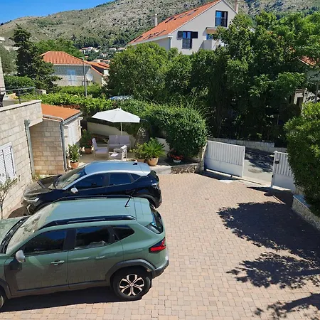 D&l, Available Parking On-site 3*