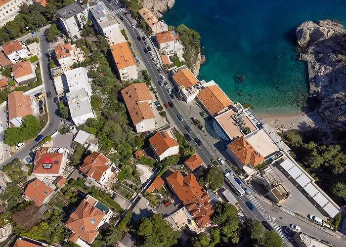 D&l, Free Parking On-site