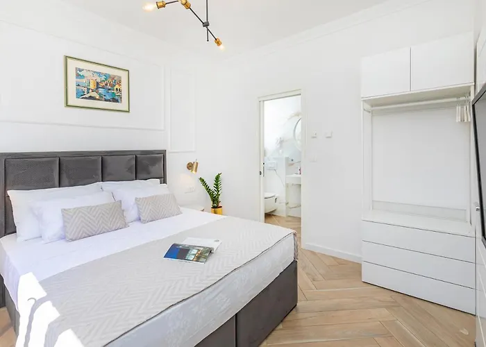 D&l, Free Parking On-site Ragusa